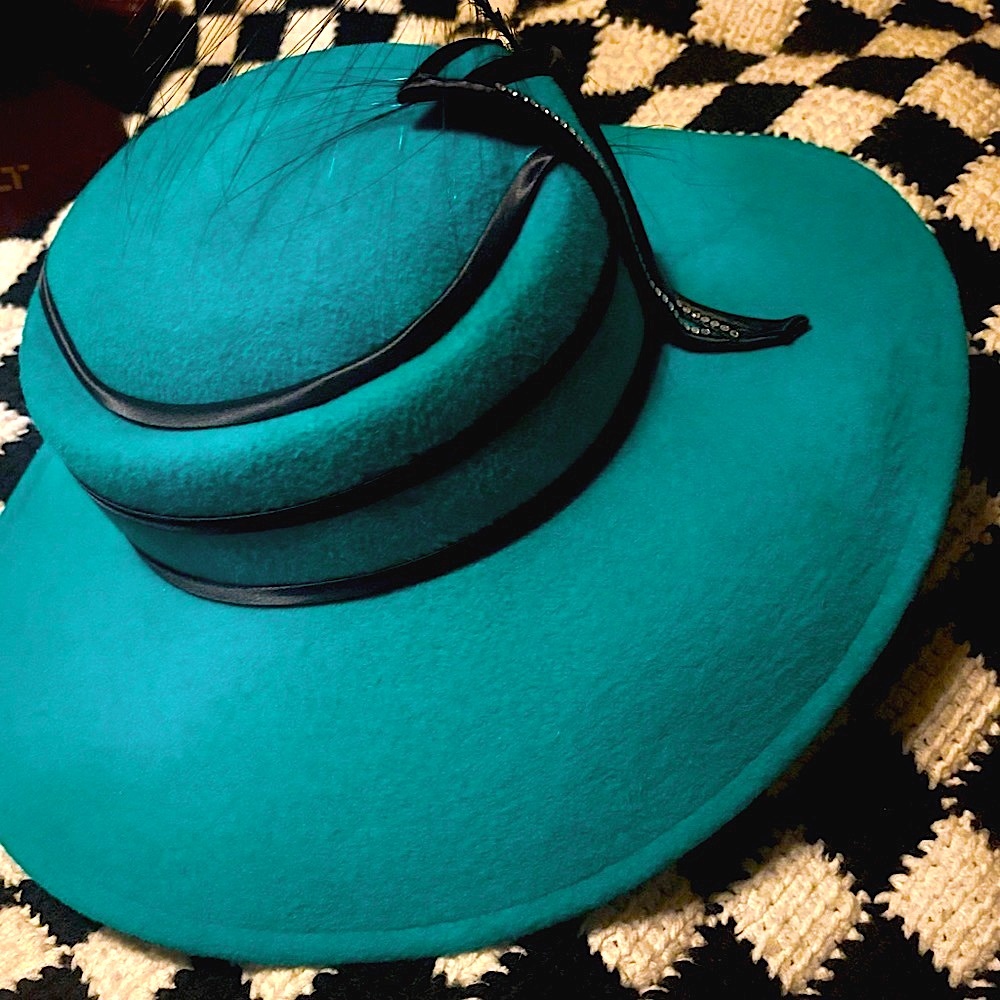 💎Ruth Kropveld 🦚Chateau Creations 🐏vintage wool felt hat with feather & bling - Picture 8 of 12